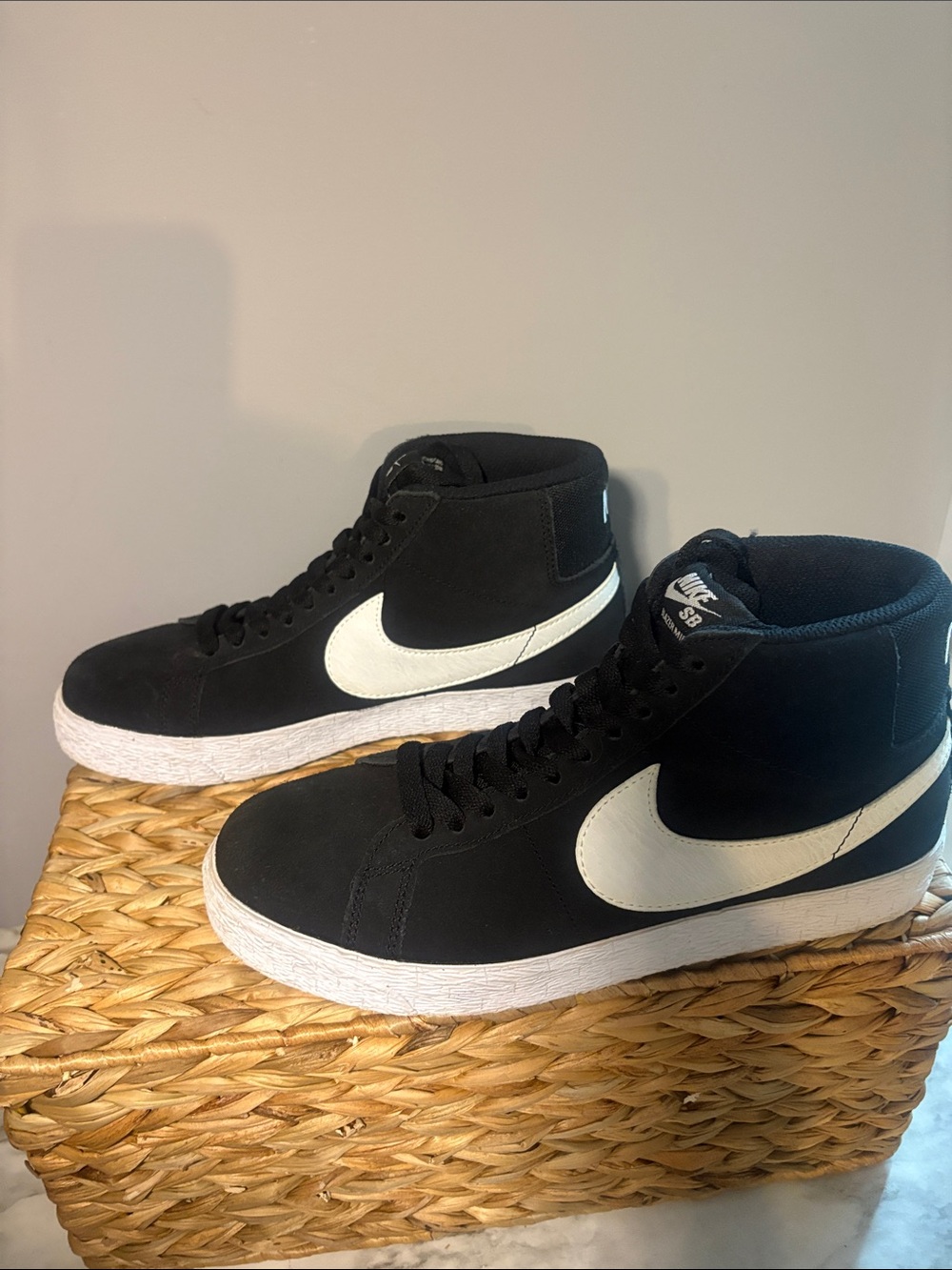 Nike SB Blazer Mid Black & White High-Top Sneakers Mens 7